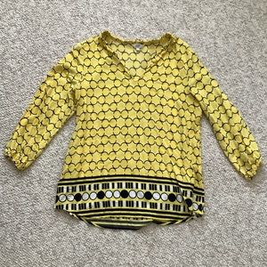 EUC Crown and Ivy Yellow Black top Blouse V Neck Ruffle 3/4 Sleeve M